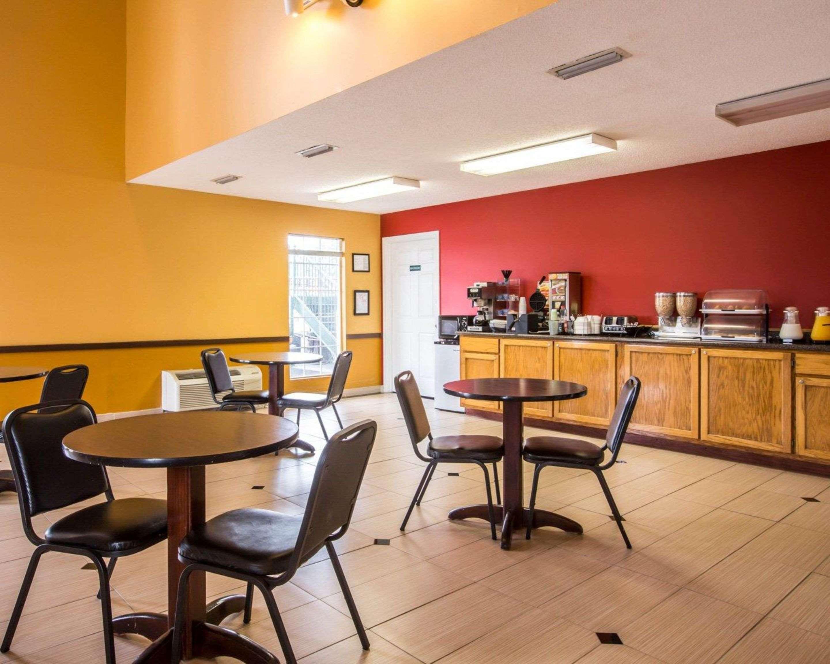 Econo Lodge Юфола Екстер'єр фото
